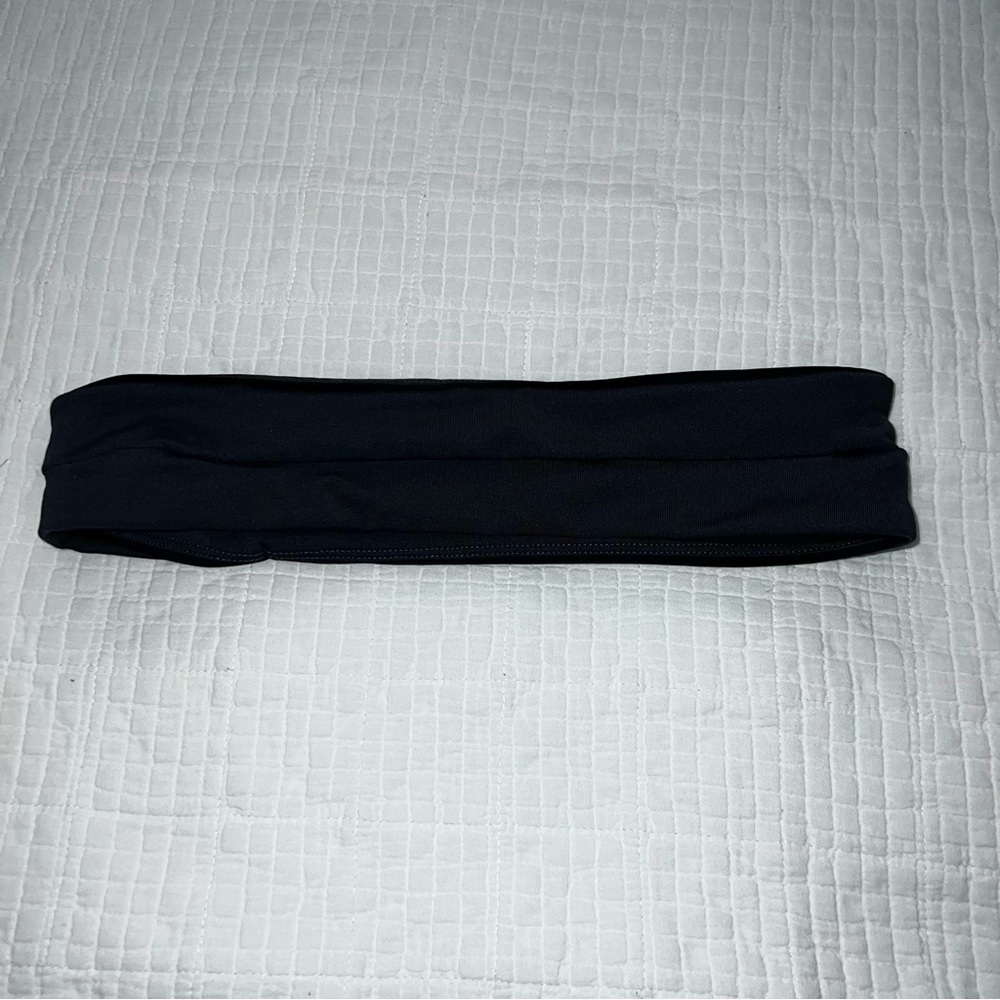 Flipbelt Dark Grey Running Belt Size Medium
Like new condition - Picture 2 of 4
